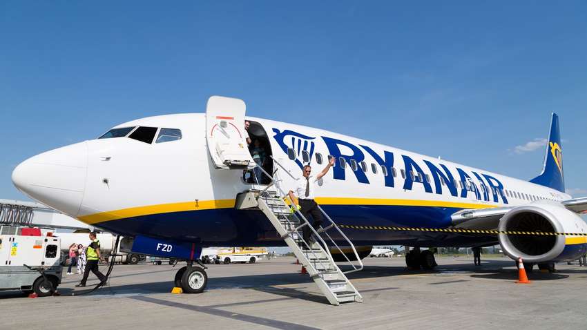 "Коронавирус в Италии": Ryanair сократил четверть запланированных рейсов оттуда и туда 