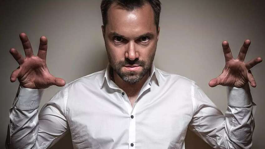 Арестович отреагировал на объявление его в розыск РФ: «Буду поливать из шланга» Арестович отреагировал на объявление его в розыск РФ: «Буду поливать из шланга»