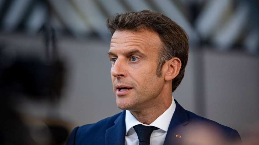 Макрон обіцяє передати зброю, яку просила Україна та приїхати до Києва