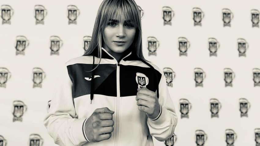 Под Киевом поезд сбил юную девушку-боксера