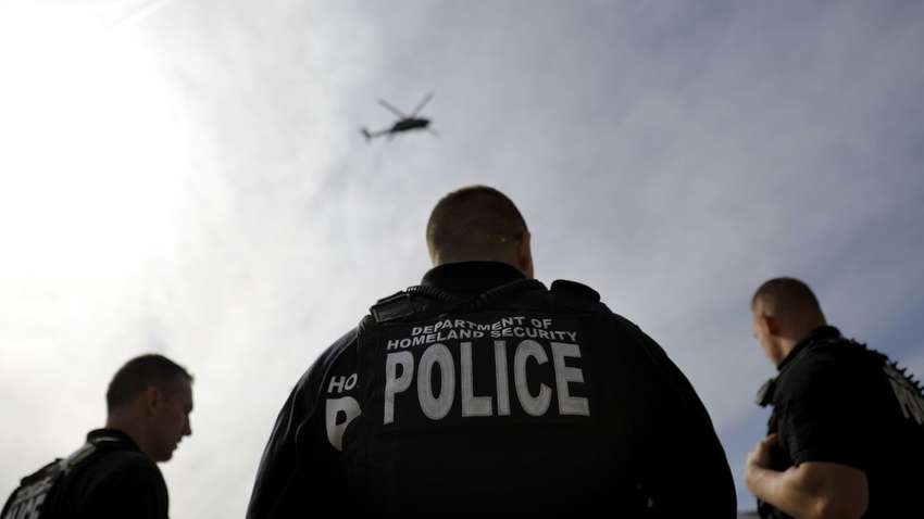 В США мужчина убил двух своих маленьких детей из-за "змеиной ДНК" его жены В США мужчина убил двух своих маленьких детей из-за "змеиной ДНК" его жены