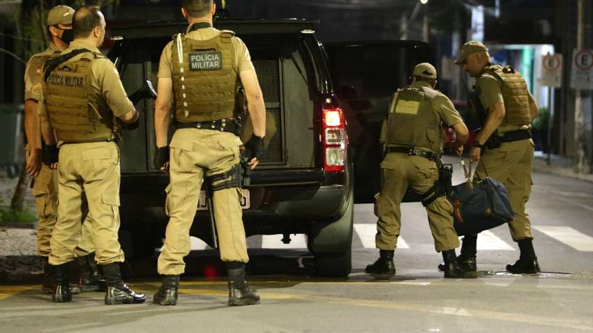 Грабители взяли в осаду целый город ради ограбления банков Грабители взяли в осаду целый город ради ограбления банков