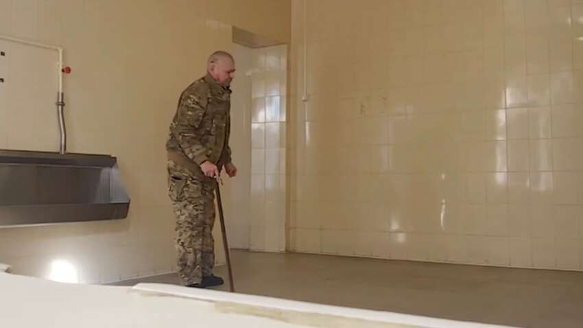 Тяжелобольного солдата после ранения снова отправляют на фронт Тяжелобольного солдата после ранения снова отправляют на фронт