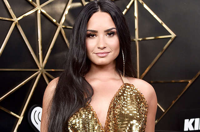 Деми Ловато намерена усыновить детей