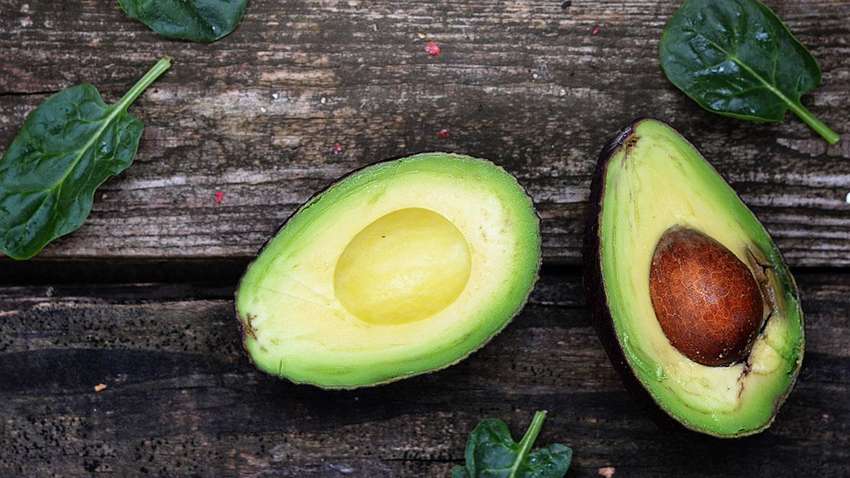 Якими цілющими властивостями володіє кісточка авокадо