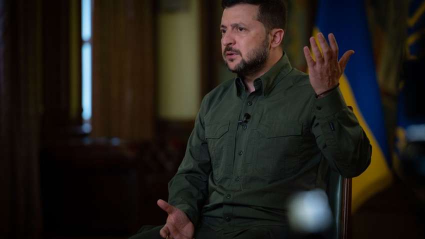 Приравнивание коррупции к госизмене, выборы, война в долгую: о чем говорят заявления Зеленского