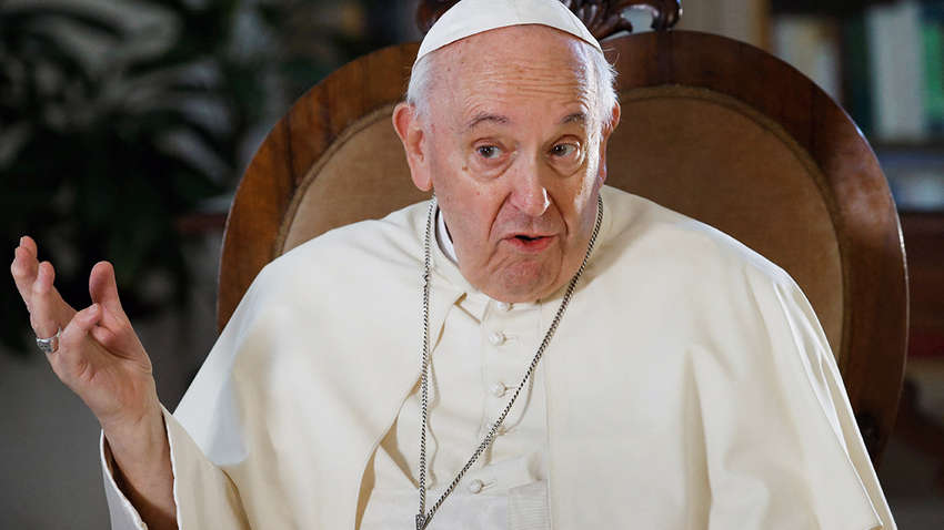 Папа Римський схвалює постачання зброї для України Папа Римський схвалює постачання зброї для України