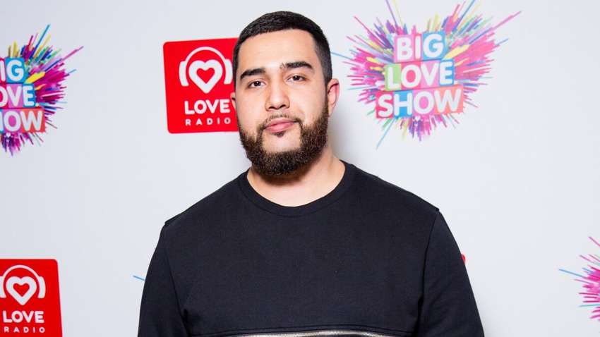 Підтримував Україну та сидів в укриттях: популярний репер втік до Росії Підтримував Україну та сидів в укриттях: популярний репер втік до Росії