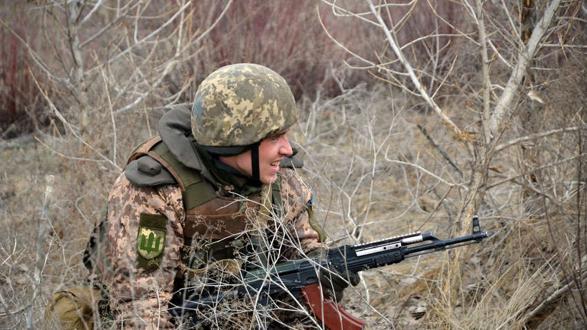 Сутки в зоне ООС: обстрелов стало больше, есть раненые