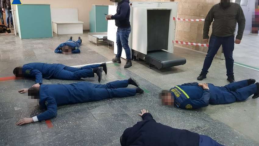 У Херсоні митники-хабарники за зміну отримували 4 тисячі доларів