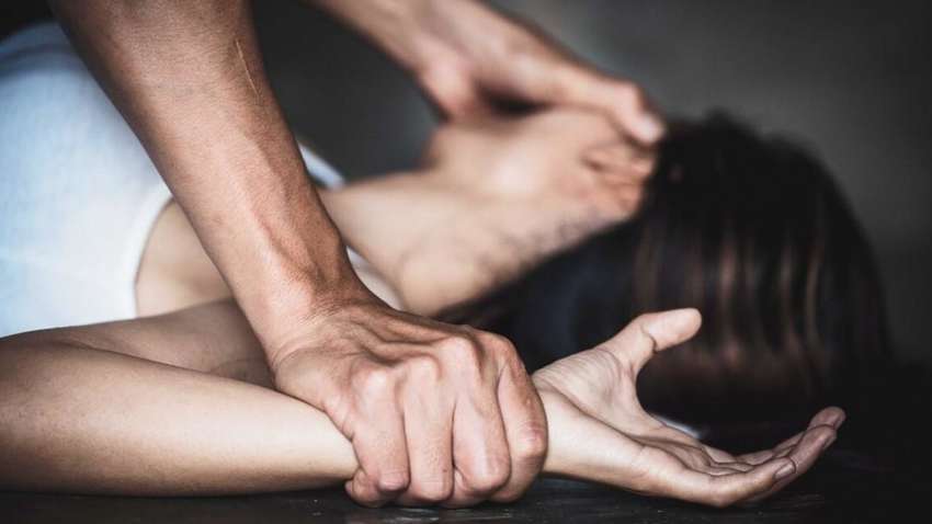 В Одессе мужчина изнасиловал девушку посреди парка 