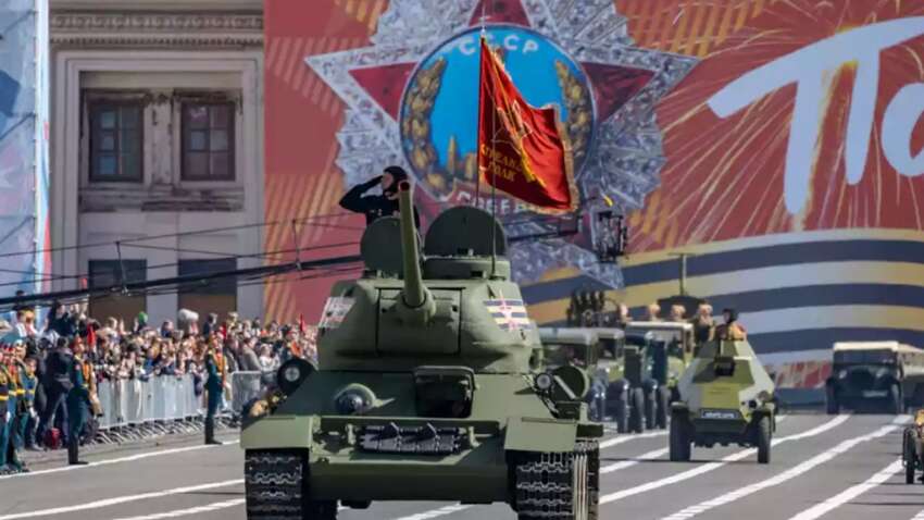 Путін у остаточному відчаї: розкрито гучний інсайд відмови РФ від техніки на 9  травня  