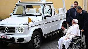 Стало відоме бажання Папи: кому він наказав передати свій автомобіль