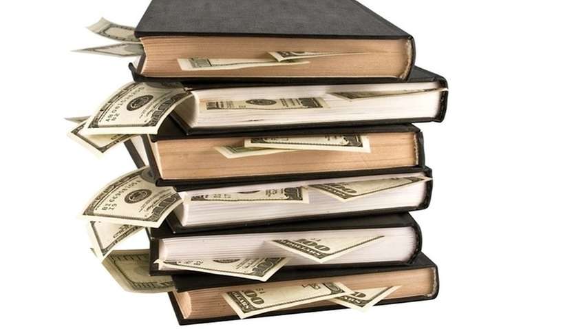 В США назвали самых высокооплачиваемых писателей года