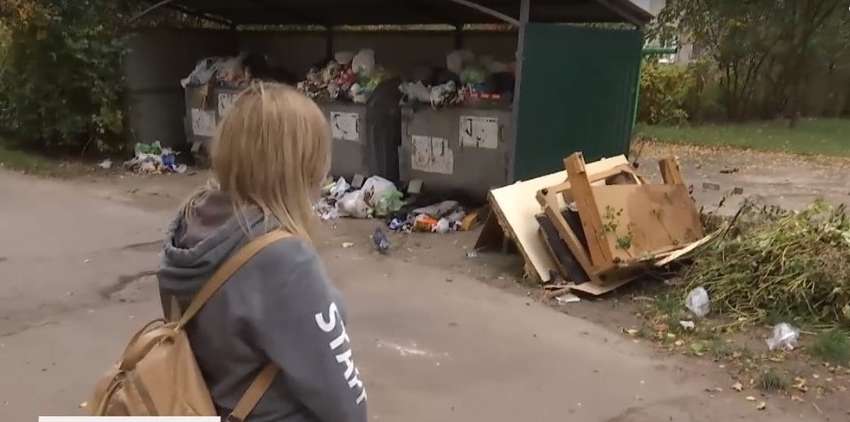 Диванопопад в Ровно - женщину травмировал диван, который выбросили с третьего этажа Диванопопад в Ровно - женщину травмировал диван, который выбросили с третьего этажа