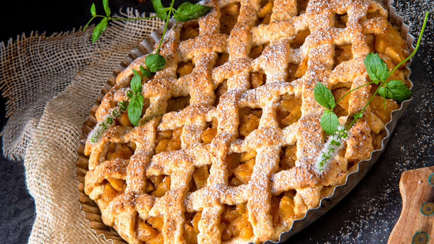 Шарлотка с дыней: необычный рецепт популярного пирога