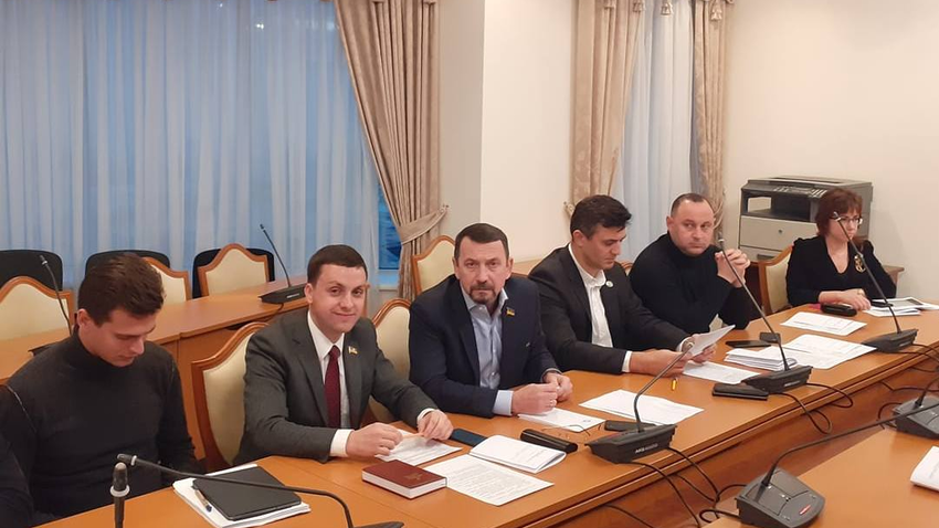 ЗМІ дізналися, в чиїх інтересах працює Комітет з питань транспорту та інфраструктури