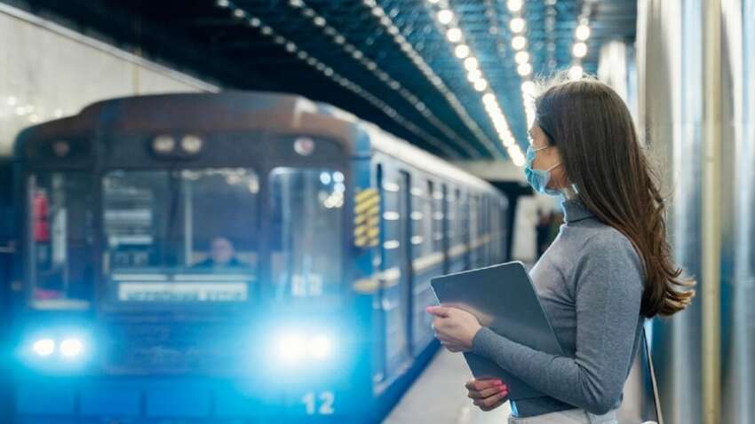 "Случайно щупал" – суд в Киеве отказался наказывать мужчину, трогавшего девушку в метро