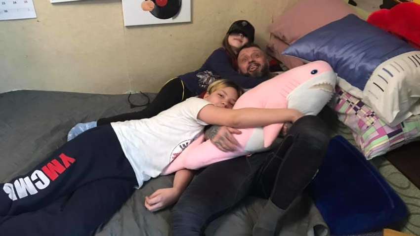 Звільнений з СІЗО Антоненко обійняв дітей