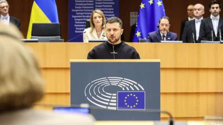 Зеленский выступил в Европарламенте: после этих слов его встретили овациями стоя Зеленский выступил в Европарламенте: после этих слов его встретили овациями стоя