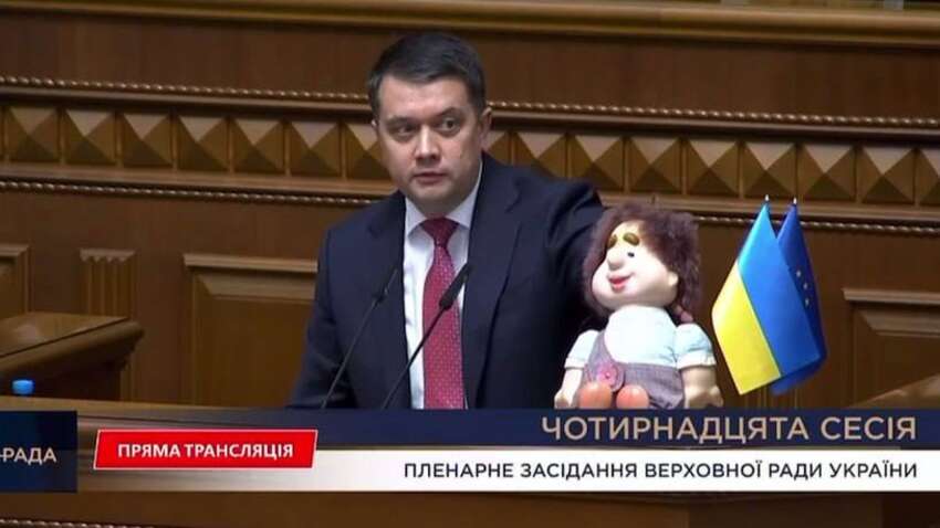 Нардеп пояснив, навіщо у Раду приніс іграшкового Карлсона Нардеп пояснив, навіщо у Раду приніс іграшкового Карлсона