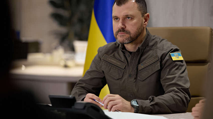 Поліцейським хочуть підняти зарплату, вони вже заробляють більше, ніж військові