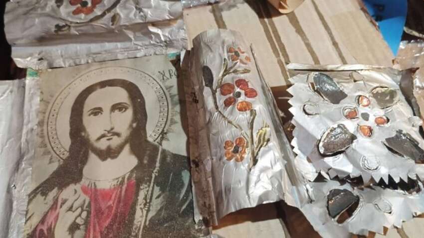 Святыня с двойным дном: чей "лик" скрывала старая икона Иисуса десятилетиями Святыня с двойным дном: чей "лик" скрывала старая икона Иисуса десятилетиями