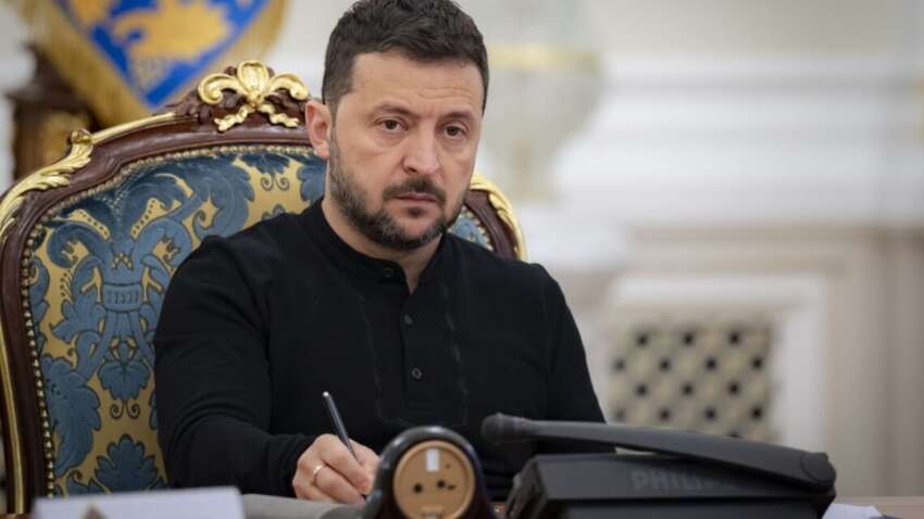 Президент Зеленський готує відповідь Росії за удари по Києву Президент Зеленський готує відповідь Росії за удари по Києву