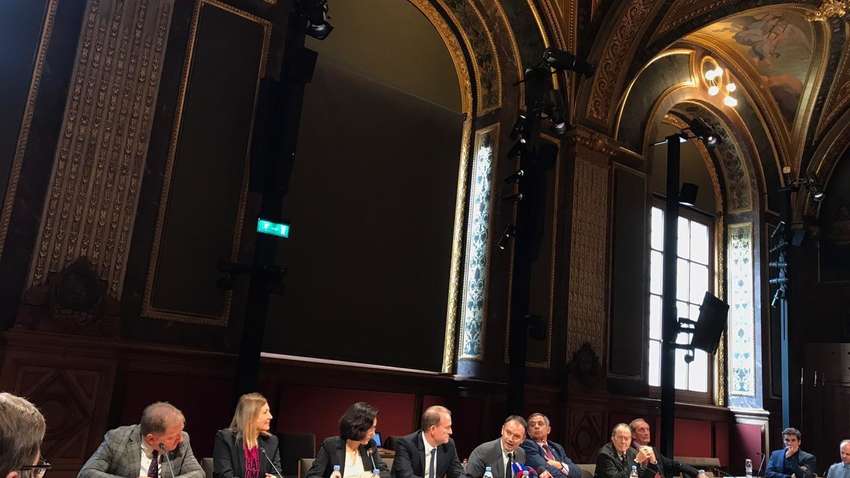 Французькі парламентарії підтримали «Парламентський вимір "нормандського формату"», запропонований Медведчуком