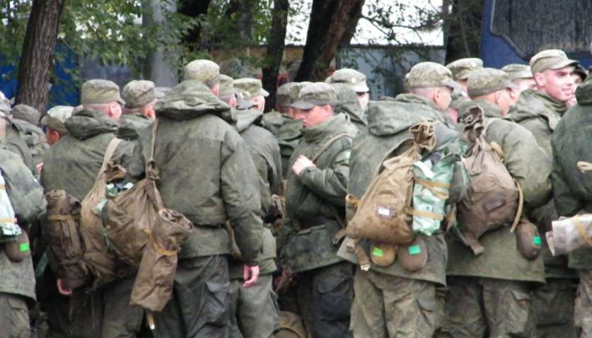 Армія РФ використовує на війні в Україні "солдатів-рабів": деталі