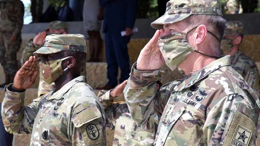 Медицинская маска станет официальной частью униформы в армии США