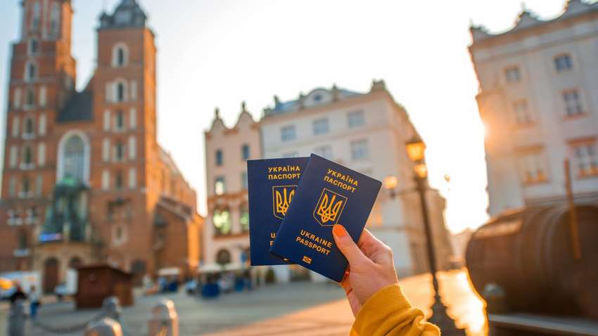 Скільки коштує доставити паспорт в іншу країну: Укрпошта розкрила ціни