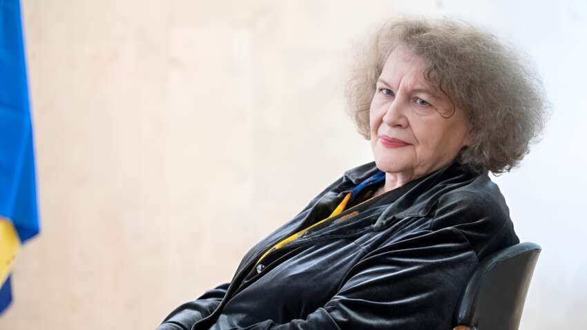 Стрибок із даху, табори для батька і 16 років заборони: шокуючі факти з життя Ліни Костенко, про які мовчать