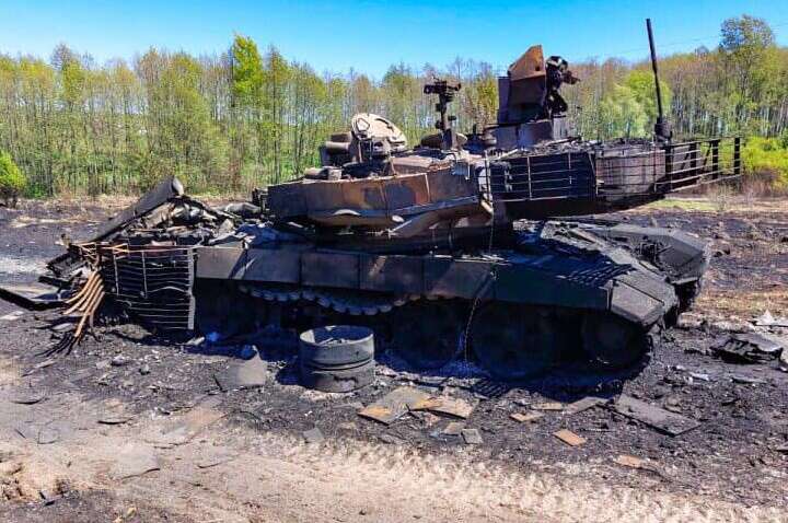 Украина сожгла "лучший" танк россиян: смотрите, что от него осталось (ВИДЕО)