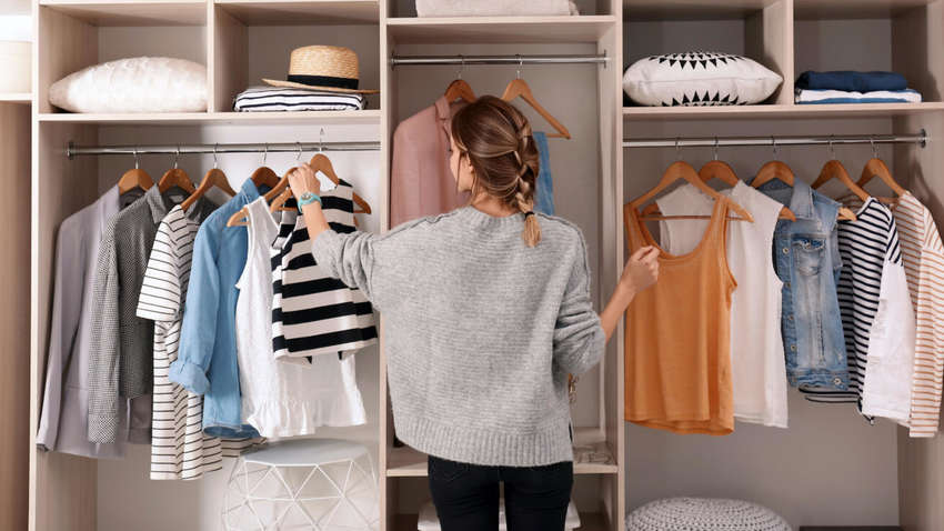 Стиліст розповіла, як можна продовжити життя улюбленому одягу Стиліст розповіла, як можна продовжити життя улюбленому одягу