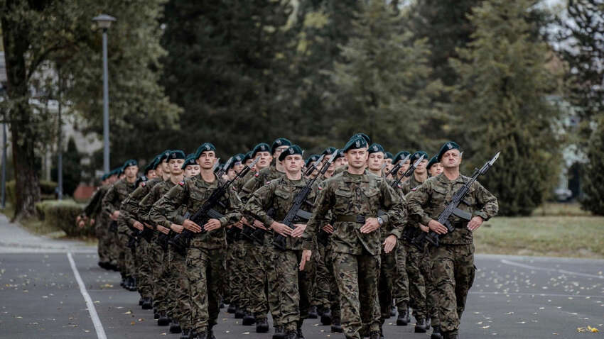 Польща вже готується викликати громадян на ВЛК: що відбувається