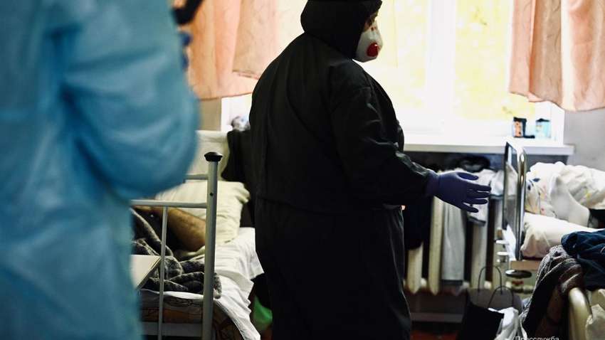  Может умереть в любую минуту: в Ивано-Франковске 17-летняя девушка с поражением легких на 95% борется за жизнь