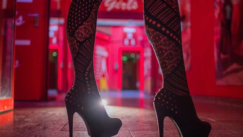 В Германии тысячи иностранных проституток остались без крыши над головой из-за коронавируса