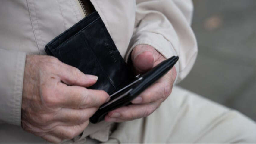 Фейкові 6500 гривень від держави: у Раді розповіли, як не потрапити на нову схему шахраїв Фейкові 6500 гривень від держави: у Раді розповіли, як не потрапити на нову схему шахраїв