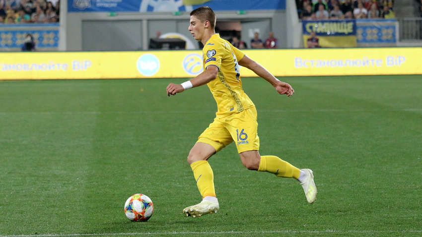 Защитник "Динамо" Миколенко ничего экстраординарного в изменении построений сборной - нет