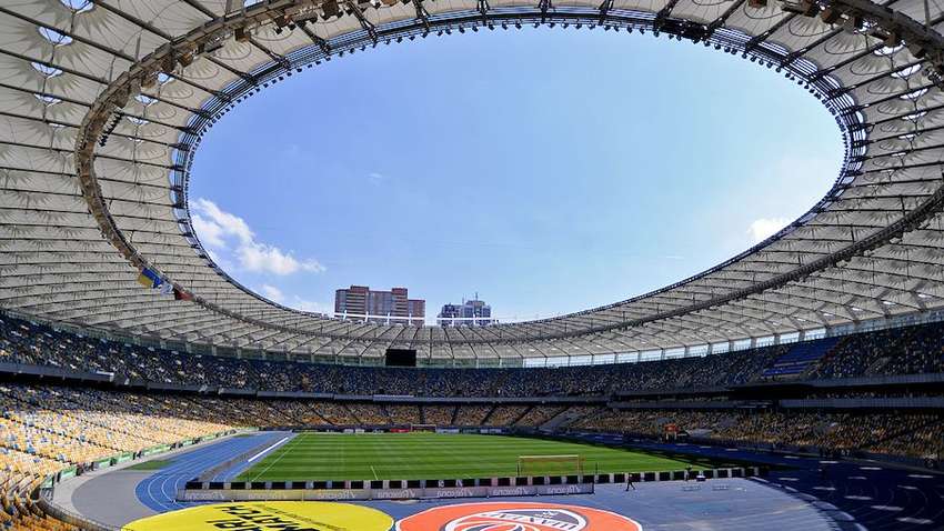 Футбольних вболівальників хочуть частково повернути на стадіони