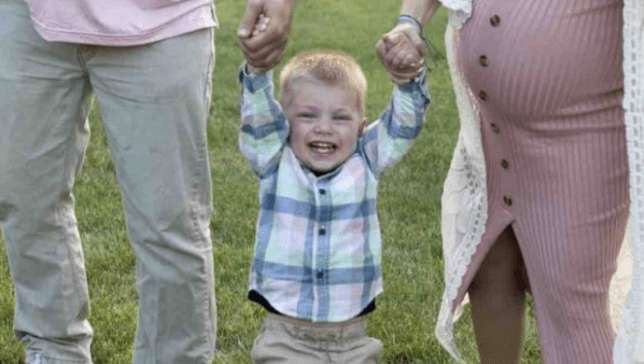 У США 2-річна дитина знайшла у батьків пістолет і вистрілила собі в голову