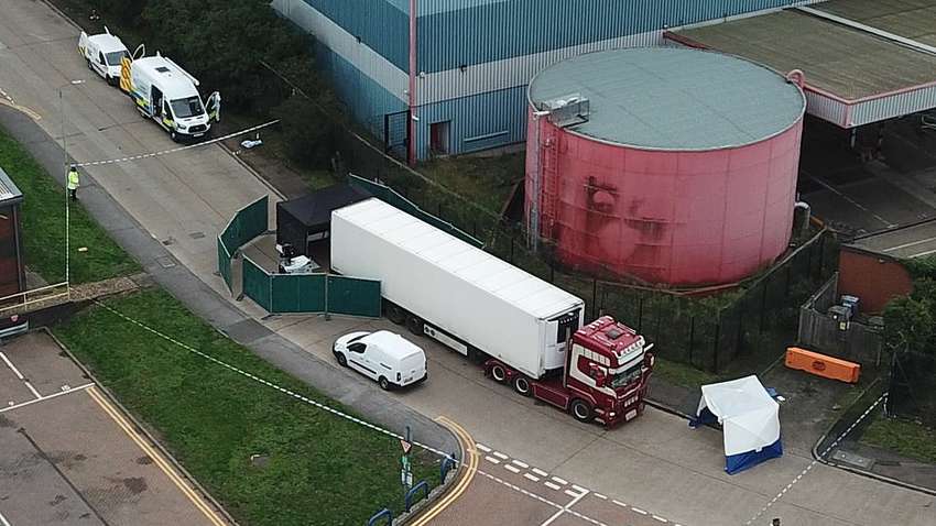 Появились подробности о найденных в грузовике 39 трупах