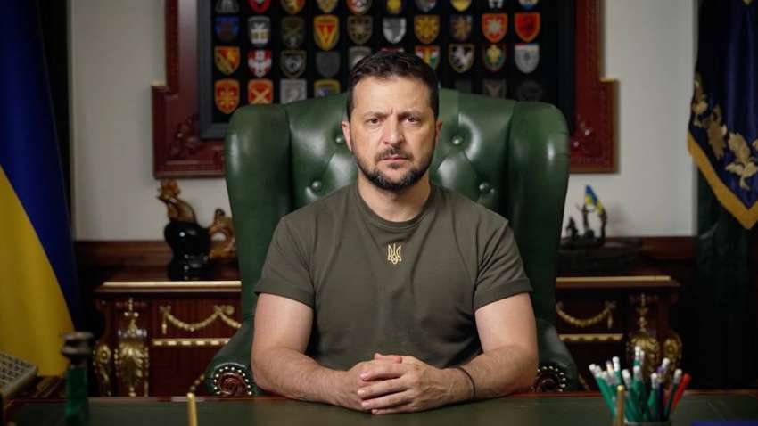 ВСУ начали применять дальнобойное оружие украинского производства: президент раскрыл детали