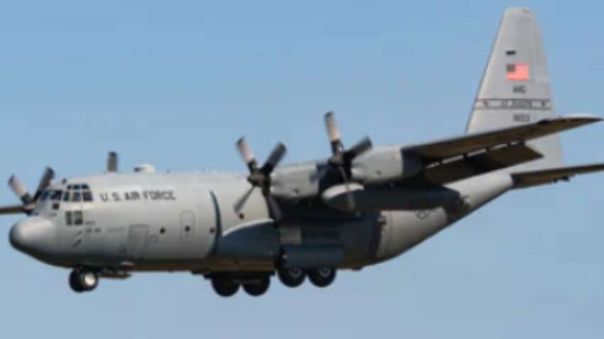 Чоловік з сокирою напав на військовий літак США в Ірландії (ВІДЕО)