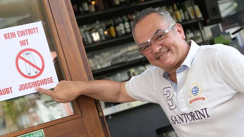 Необычный дресс-код ввели в кафе в Германии: кому запрещено заходить