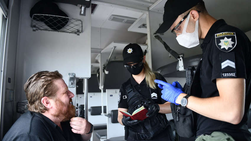 "Перекласти з хворої голови на здорову": в МВС розповіли, коли поліція почне супроводжувати поїзди