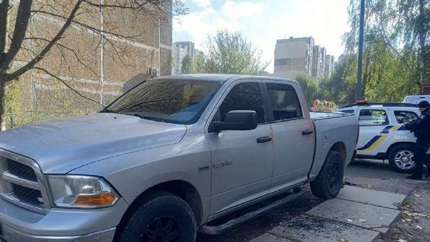 В Киеве обворовали автомобиль военного (ФОТО) В Киеве обворовали автомобиль военного (ФОТО)