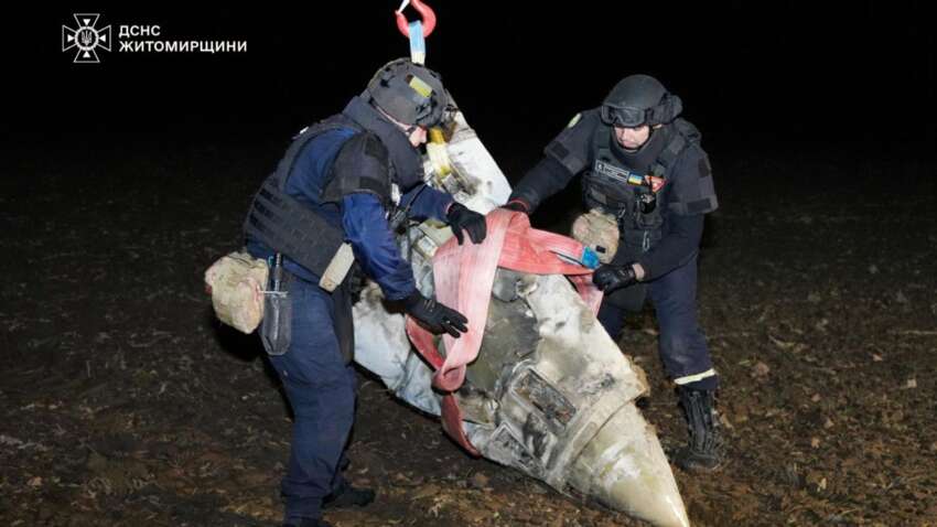 На Житомирщині знайшли 500-кілограмову бойову частину ракети «Кинджал»: сапери знешкодили пів тонни вибухівки