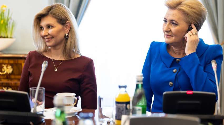 Сколько стоит украшение на шее Первой леди Украины, которое она надела для встречи с Дудой Сколько стоит украшение на шее Первой леди Украины, которое она надела для встречи с Дудой